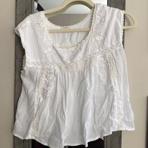 Vici En Crème White Top